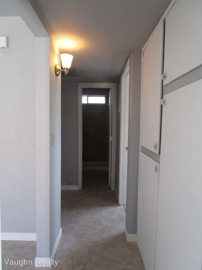 Building Photo - 424 W Wilson Ave