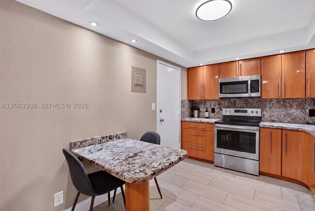 Foto del edificio - 427 Golden Isles Dr