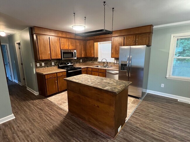 Building Photo - 2 Bedroom House in University Area