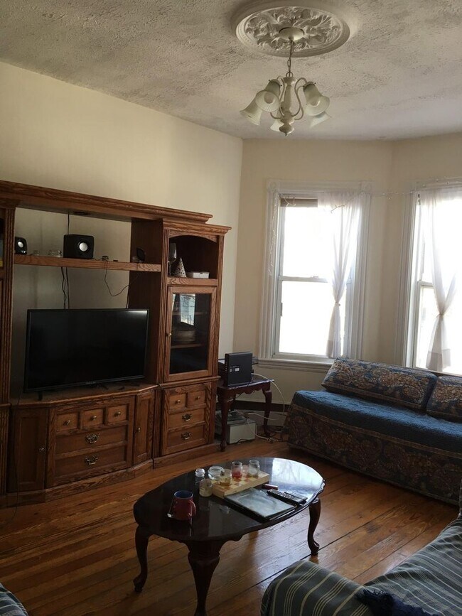 Building Photo - Mission Hill 4 bed.....