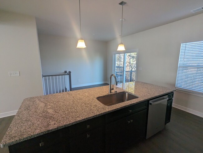 Foto del edificio - Beautiful Townhome in Huntersville with Ca...