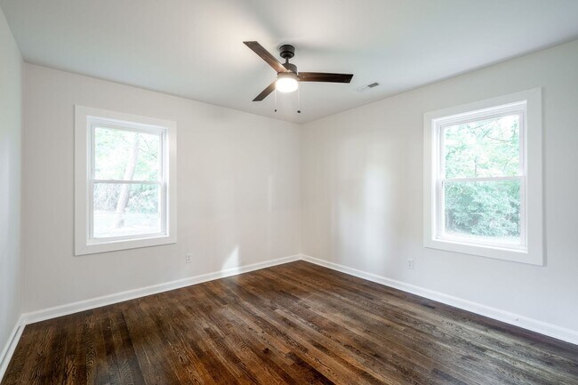 Building Photo - Modern 3 Bed/1 Bath Home!