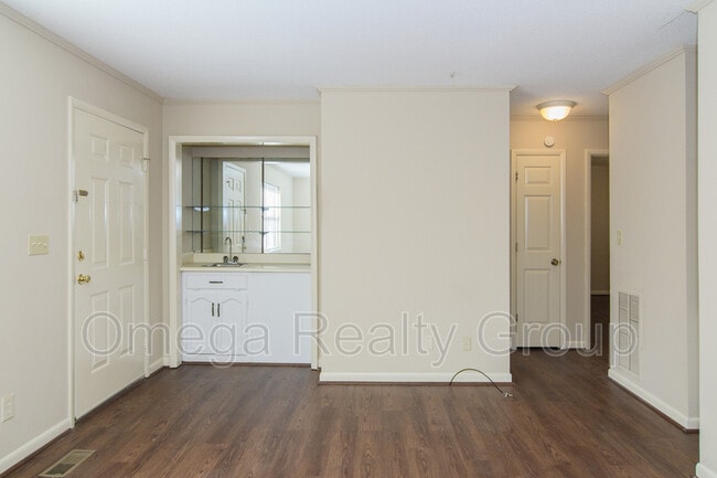 Building Photo - 1303 5th Ave S