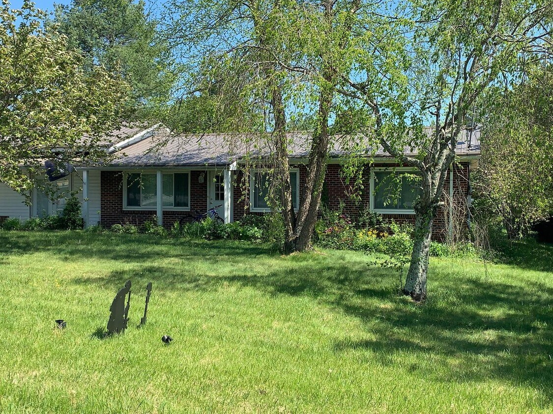 3 Bedroom 1 Bath House House Rental in Blacksburg, VA