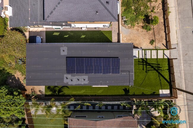 Foto del edificio - 2206 Pentuckett Ave