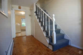 Building Photo - 164 Bowen St