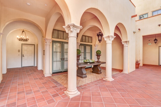 Building Photo - Los Patios De Cordova 218 S Oakland Ave