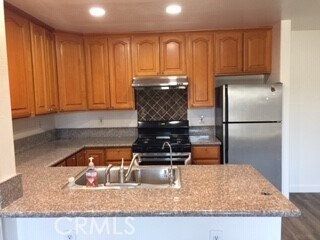 Foto del edificio - 17888 Alburtis Ave