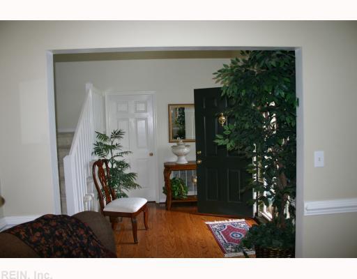 Building Photo - 805 Thimbleby Dr
