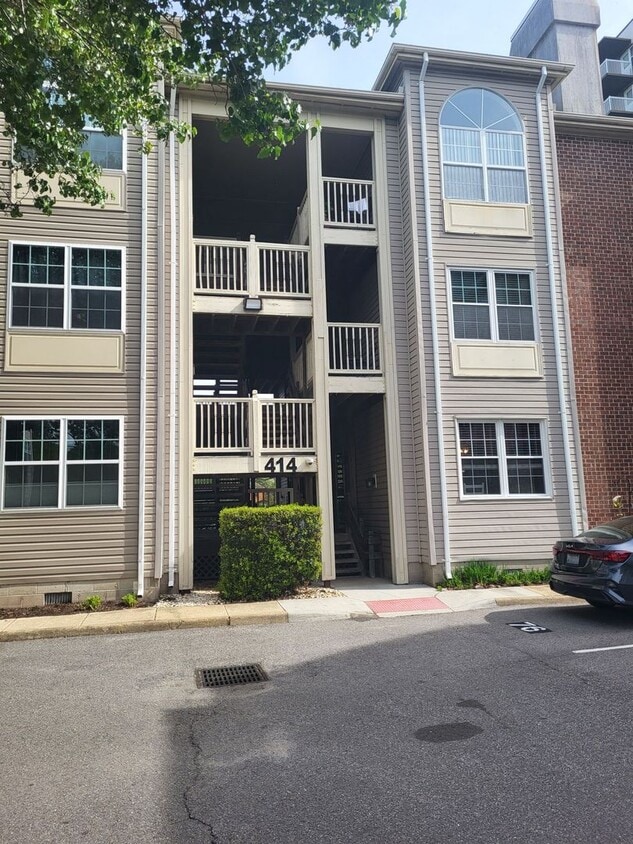 Beautiful Waterfront 2 Bed / 2 Bath Condo in Downtown Norfolk – $1,800/month - Beautiful Waterfront 2 Bed / 2 Bath Condo in Downtown Norfolk – $1,800/month