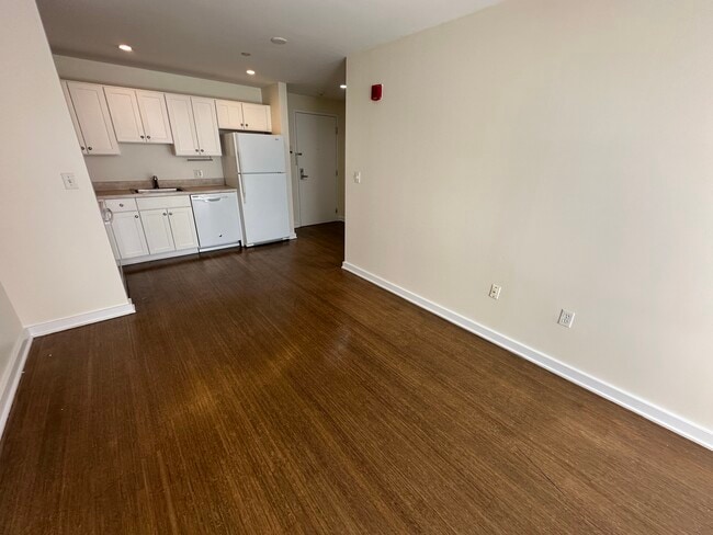 Building Photo - 5 Boylston Pl