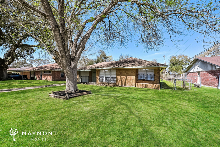 Building Photo - Freshly Updated 3 Bedroom