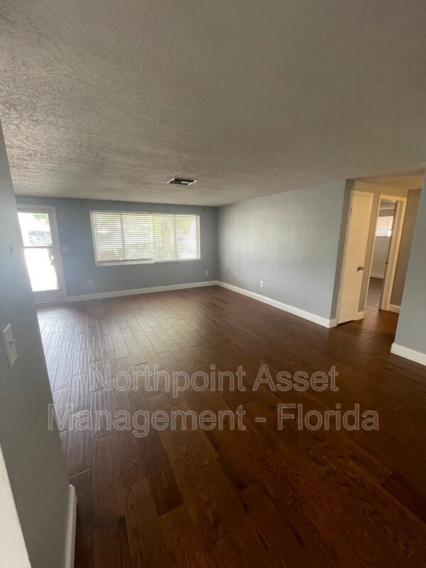 Foto del edificio - 6324 Edenmore Ave