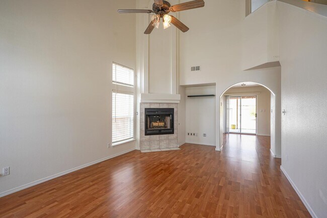 Foto del edificio - 10427 Crosscut Dr NW
