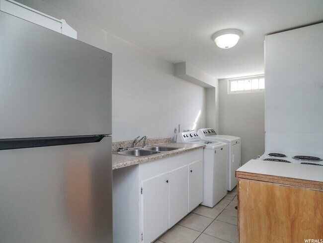 Foto del edificio - 4250 Edgehill Dr