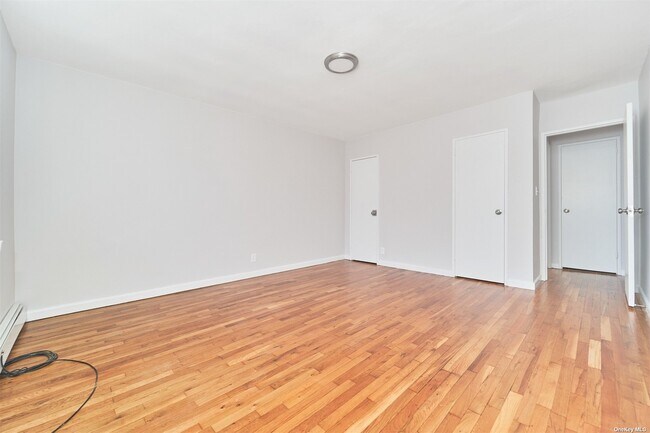 Building Photo - 1283 E 56th St