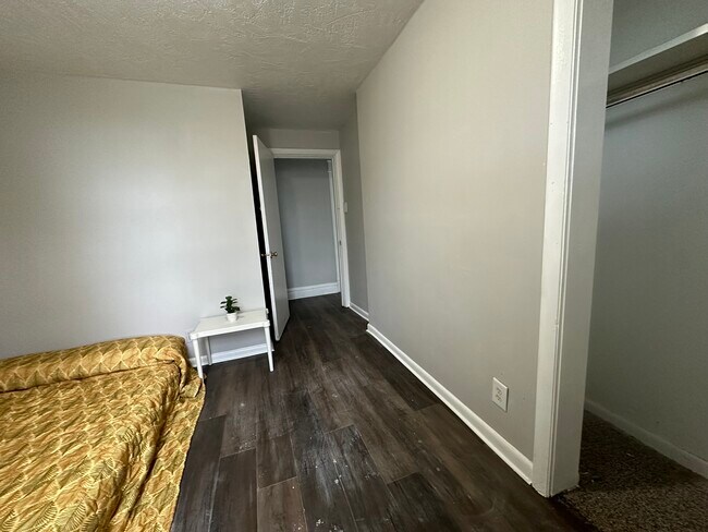 Foto del edificio - 1821 Realty Ave