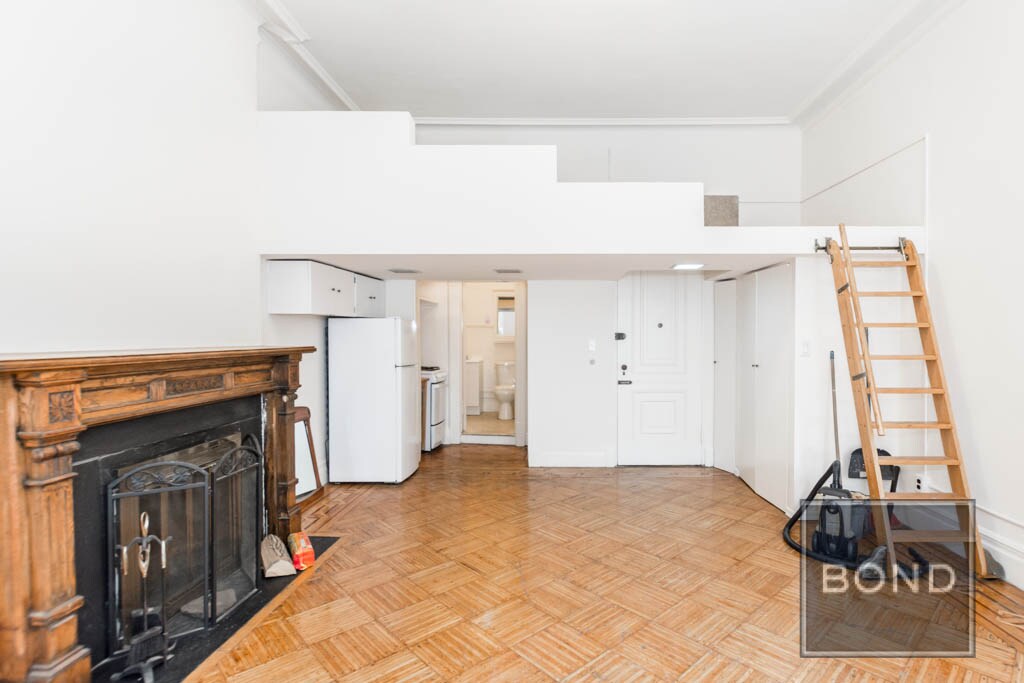 Building Photo - 135 W 73rd St