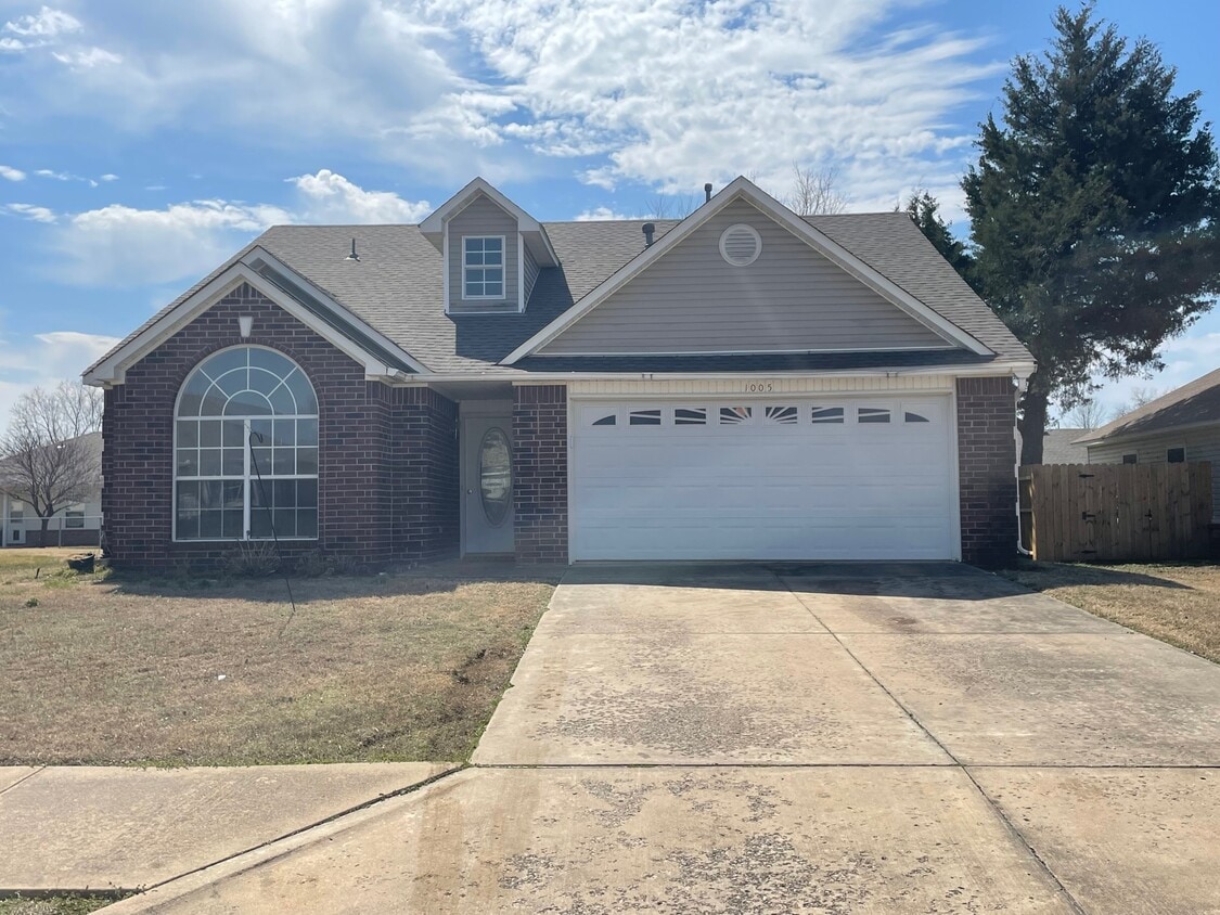 1005 W 22nd St N, Claremore, OK 74017 House Rental in Claremore, OK