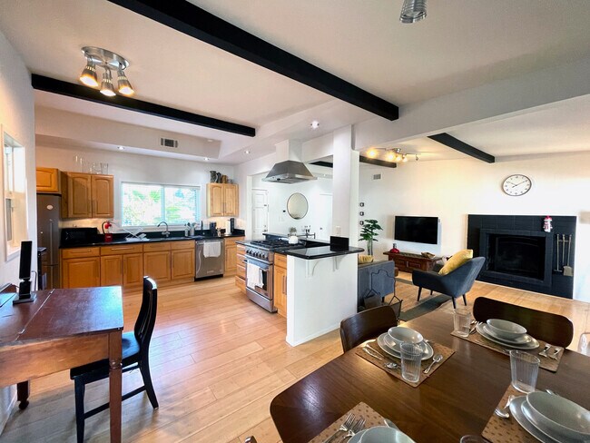 Foto del edificio - 7801 White Oak Ave