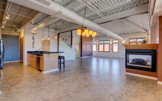 Foto del edificio - 201 E Las Animas St