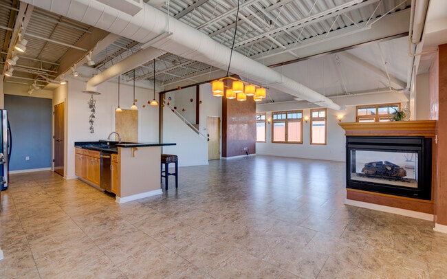 Building Photo - 201 E Las Animas St