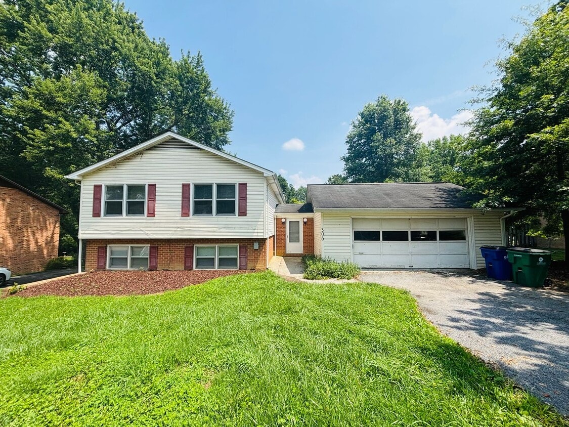 Photo - 306 Woodbine Drive