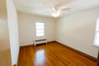 Building Photo - 608 N 90th St