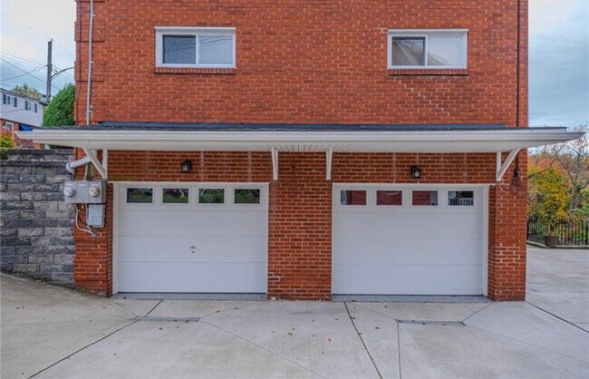 Foto del edificio - 348 Bracken Ave