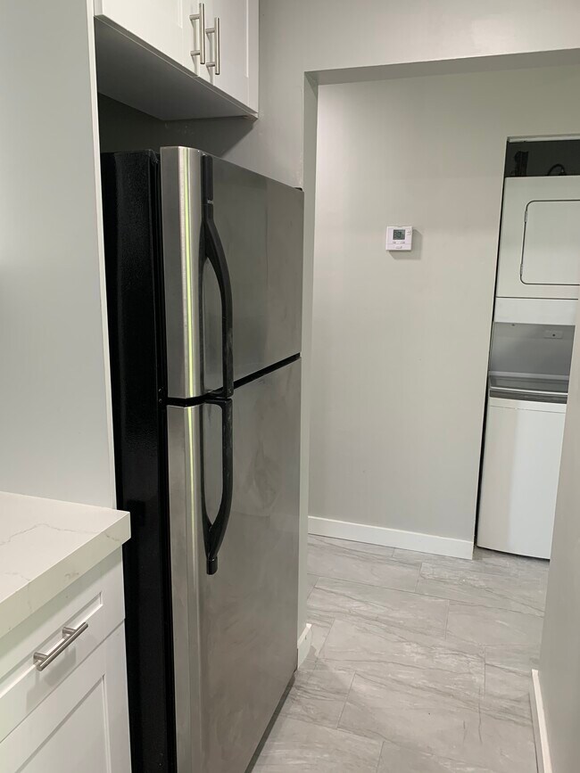 Lavadora y secadora apiladas - 3225 N Andrews Ave