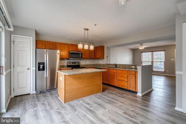 Building Photo - 1453 Golden Rod Ct