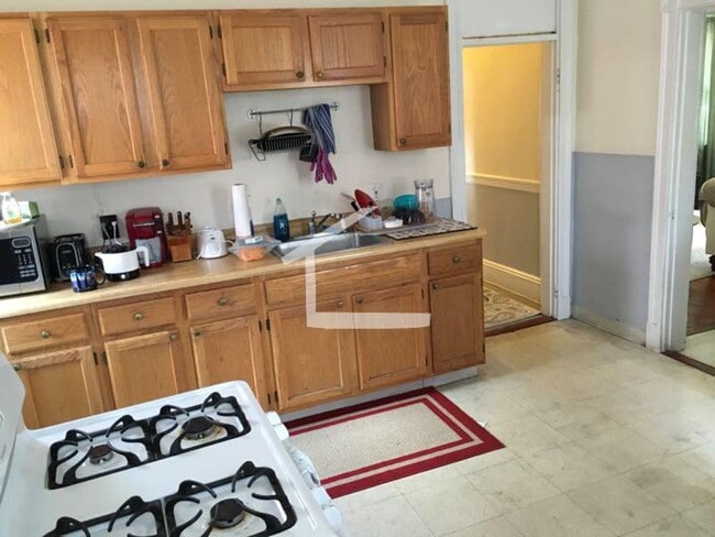 Foto del edificio - 9/1 No Fee! Spacious 4BR near Oak Sq, Brig...