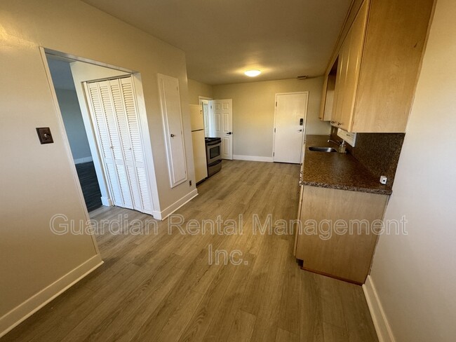 Building Photo - 448 Hodder Ave
