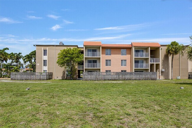 Foto del edificio - 4920 NW 79th Ave