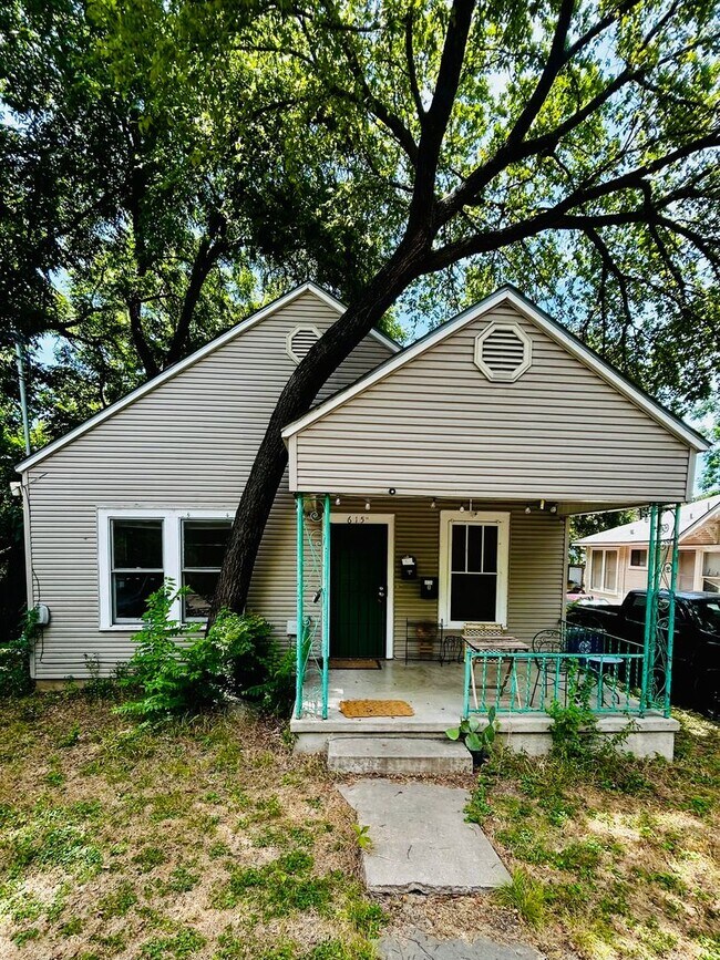 Building Photo - 615 W 31st St