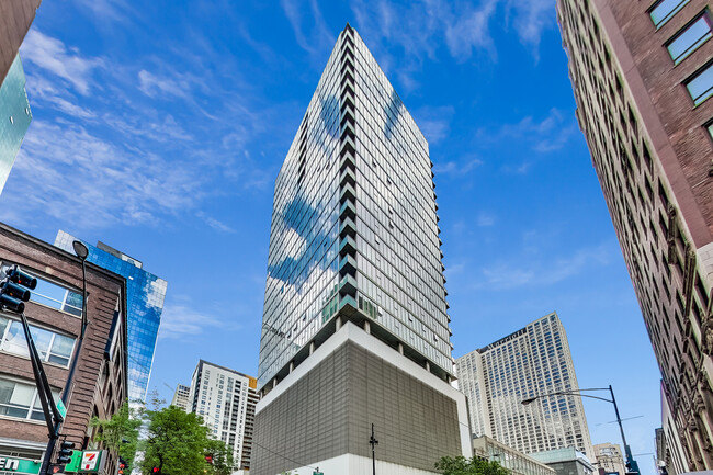 Foto del edificio - 550 N St Clair St