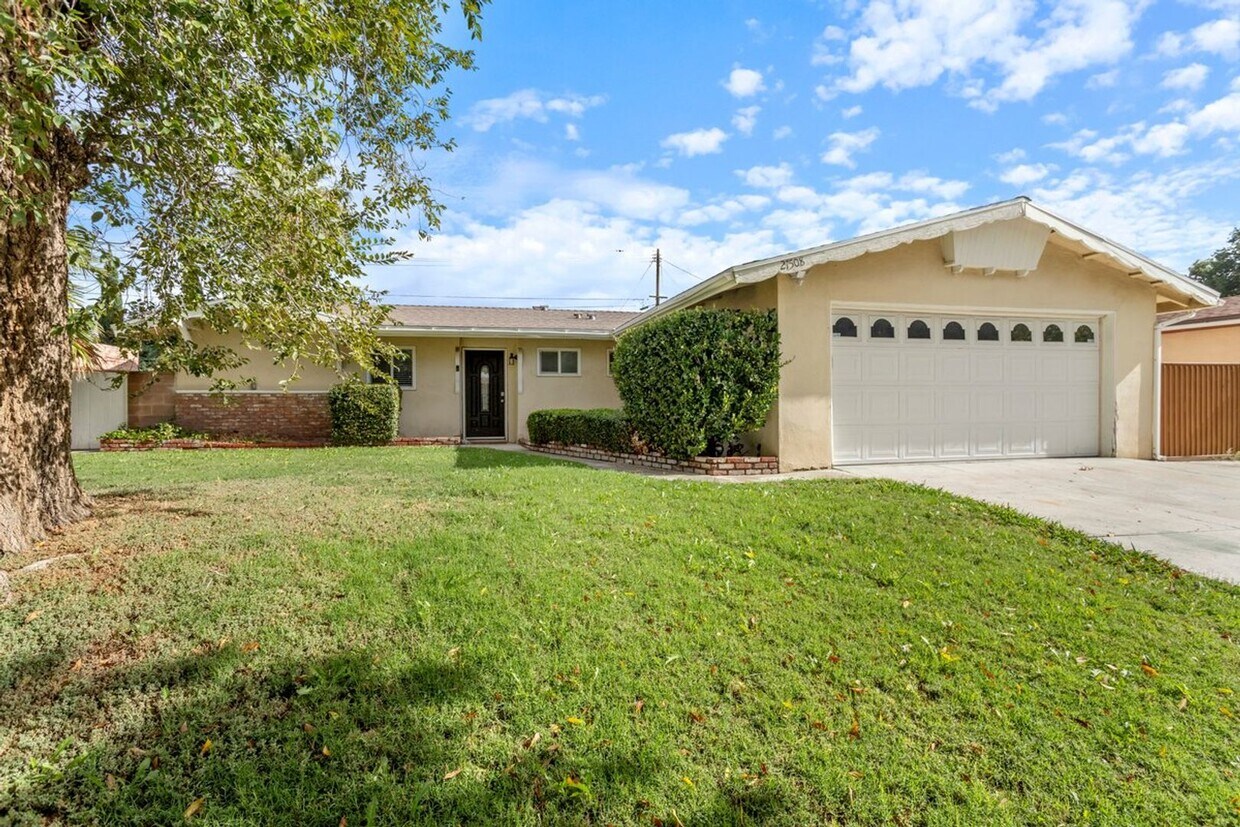 Foto principal - Stylish 3-Bedroom Home with Great Indoor-Outdoor Living