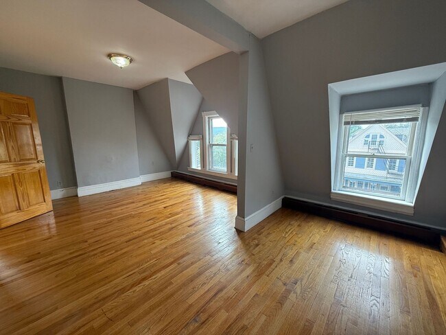 Foto del edificio - 10 Courtney Ave