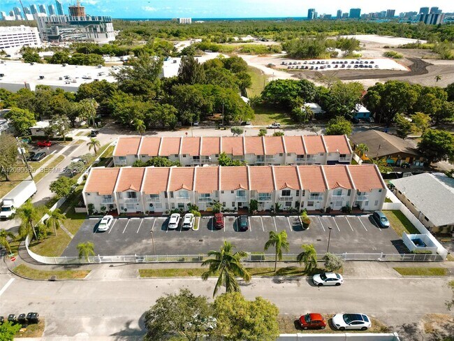 Foto del edificio - 2050 NE 140th St