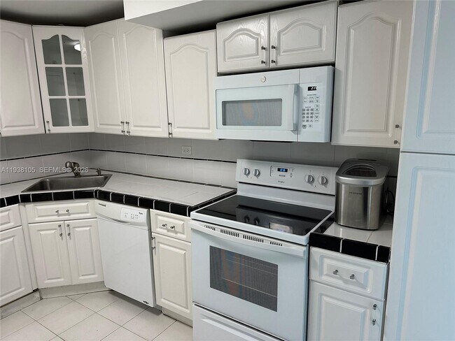 Foto del edificio - 6039 Collins Ave