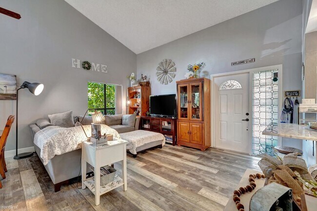 Foto del edificio - 3 br, 3 bath Townhome - 2242 NW 39th Ave