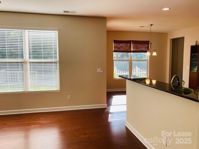Foto del edificio - 17218 Caldwell Track Dr