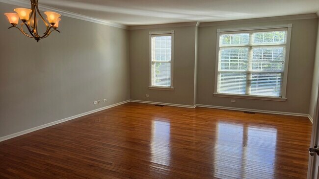Foto del edificio - 3419 Bradbury Cir