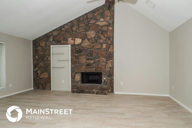 Building Photo - 11235 Davis Ct