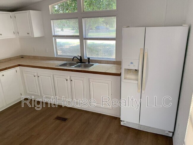 Foto del edificio - 35402 Lake Bradley Drive