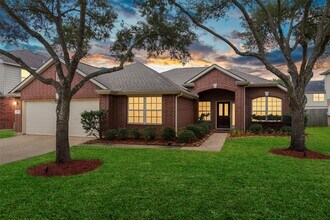 Building Photo - 16711 Canyon Whisper Dr