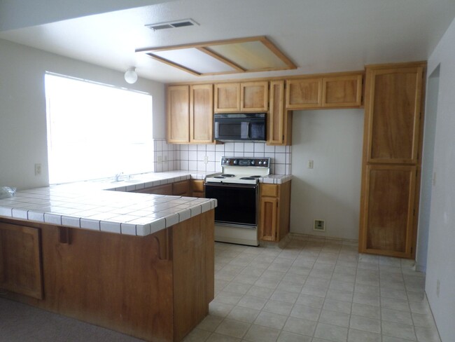 Foto del edificio - 838 Lehigh, Available Now!