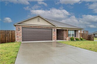 Building Photo - 6702 SW Pilgrim Rd