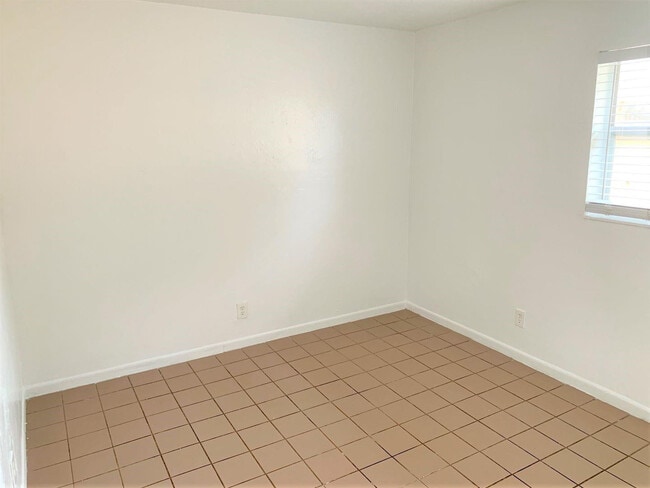 Building Photo - 1500 SW 5th Pl