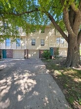 Building Photo - 18904 Manor Dr